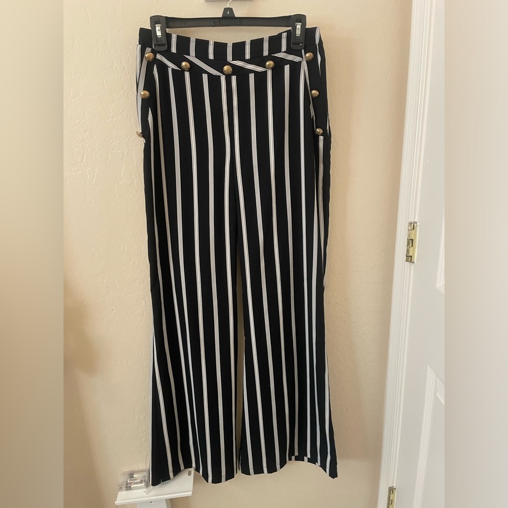 Frank Lyman design pants
